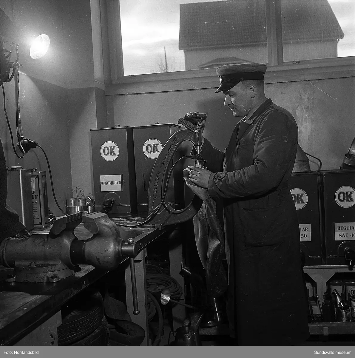 IC Motell i Kvissleby (OK) var Sveriges första motell, startades 1952. Bilder från butik, verkstad och exteriörbilder.