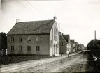 Immanuelskyrkan. Följ. hus : Rörnätsförman Nyberg, Lindgrens boktryckeri, Larssons glasmästeri.