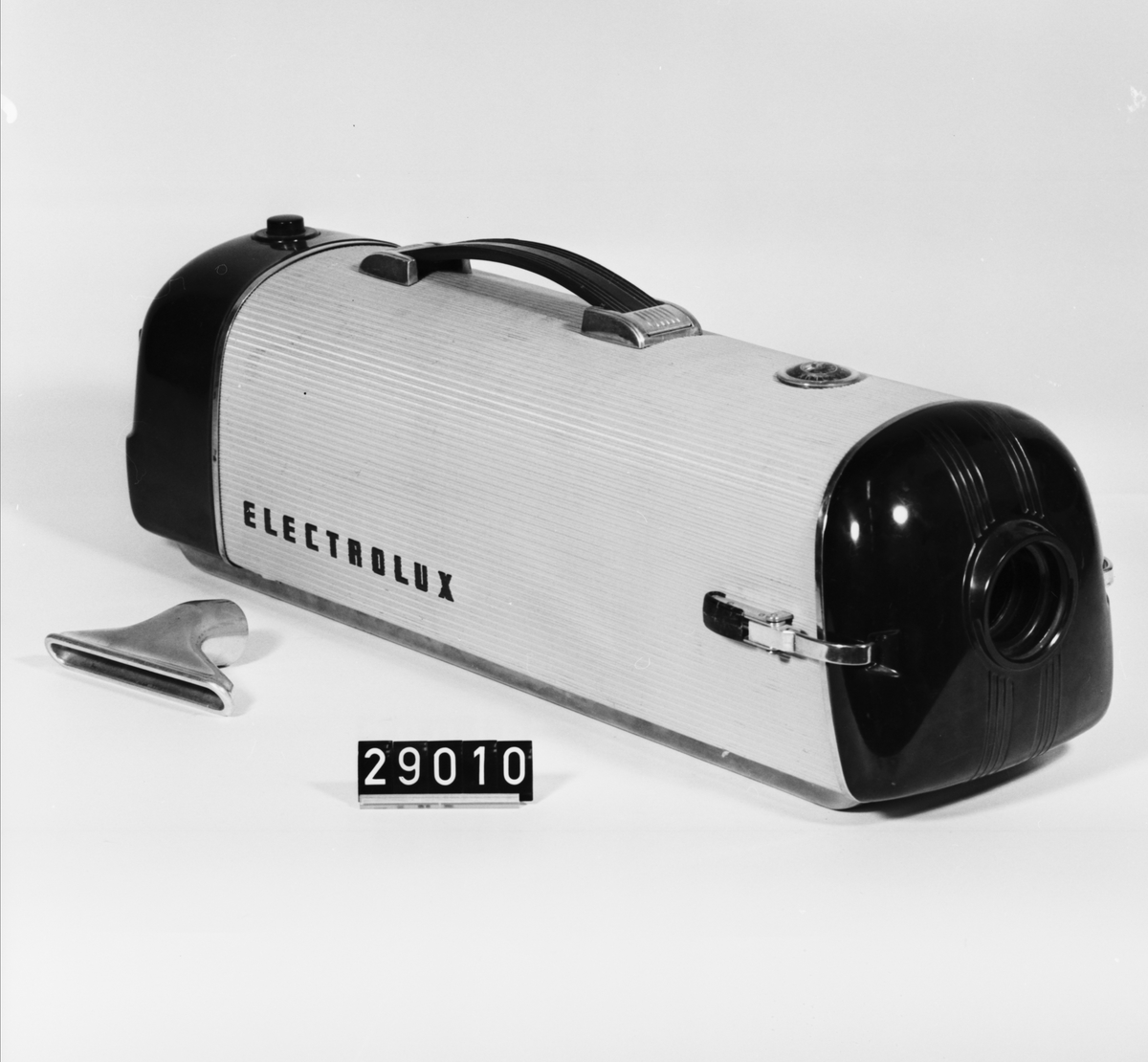 Elektrisk dammsugare, 220 V, 500 W.
Tillbehör: Textilklädd slang,munstycke.