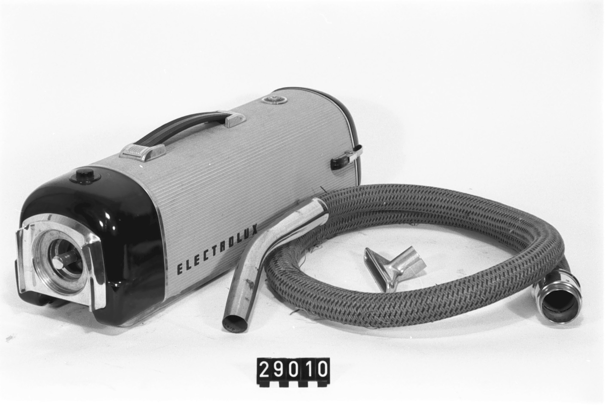 Elektrisk dammsugare, 220 V, 500 W.
Tillbehör: Textilklädd slang,munstycke.