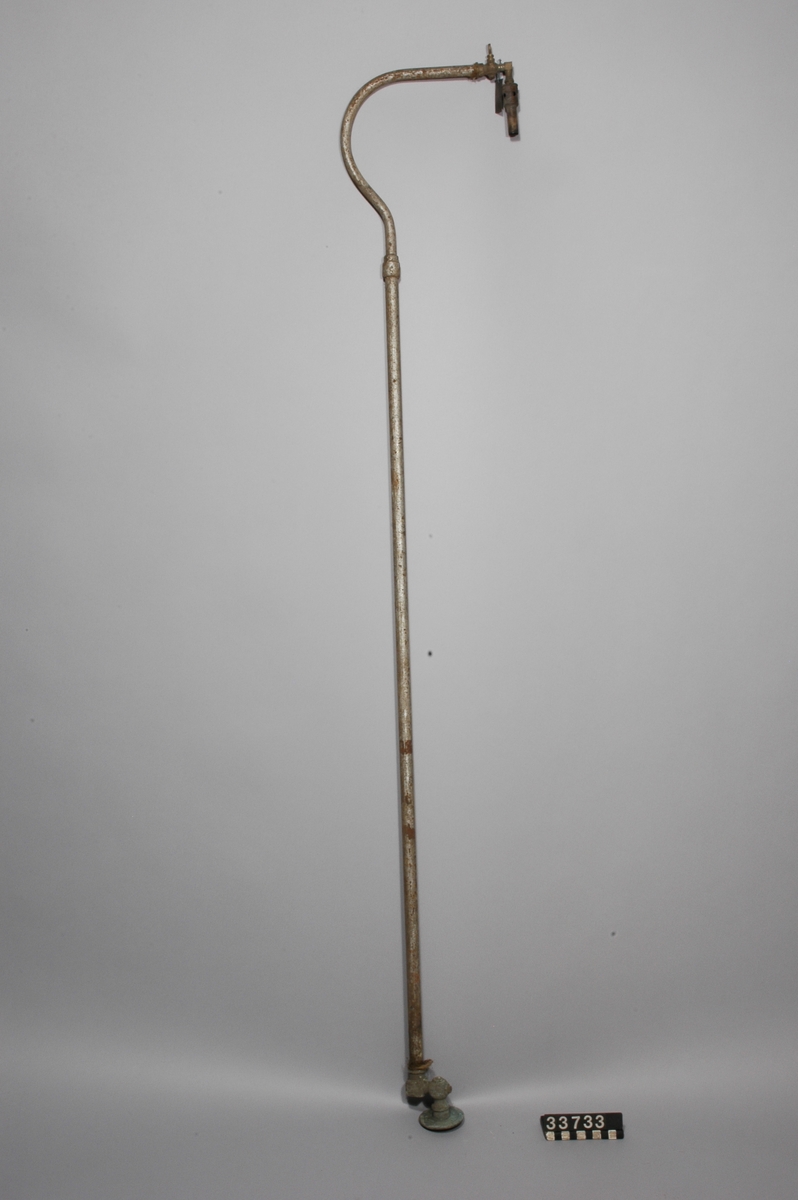 Består av 120 mm höga brännare för glödstrumpor och lampglas, monterade på 1300 mm långa rörarmar med vridbar förskruvning i övre änden.