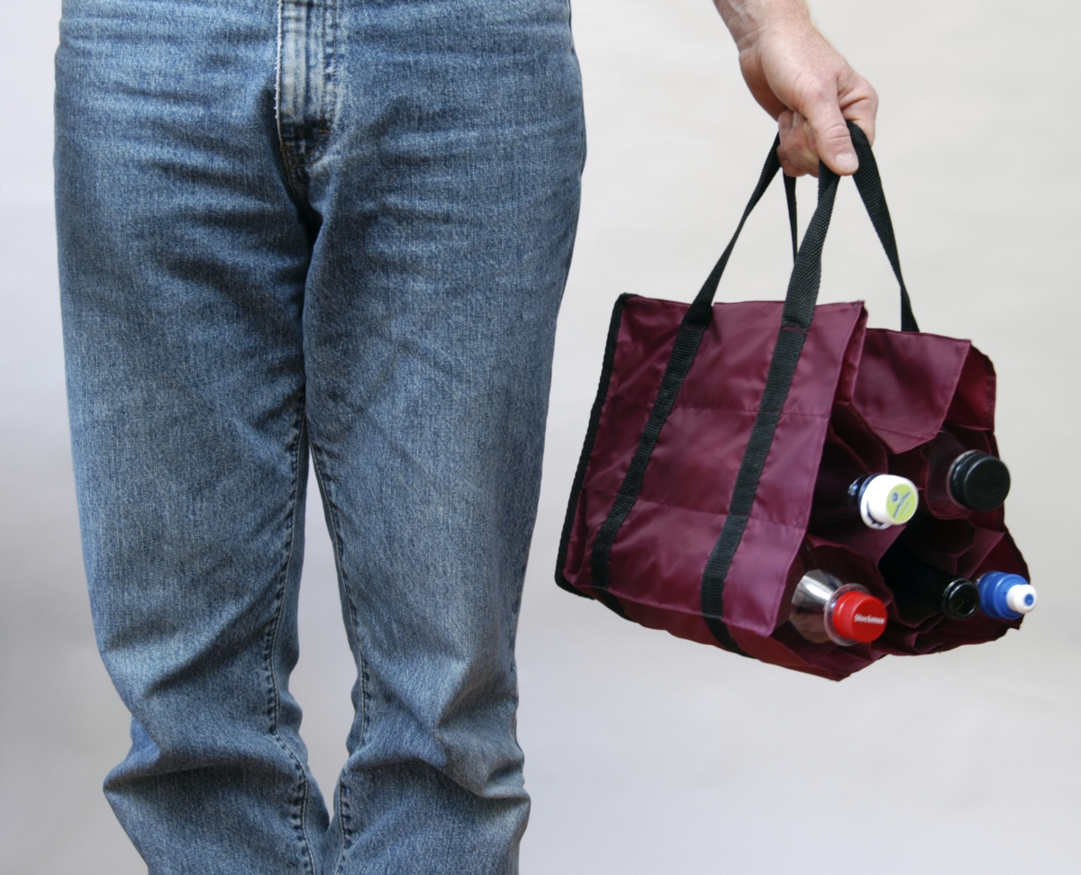 Denna mjuka flaskback används för uppsamling och transport av flaskor och burkar. Backen kan lätt vikas ihop och tar liten plats då den inte används. Flaskorna lagras stående men bärs liggande och bildar då genom tyngdkraften, ett sammanpackat och stadigt "paket".