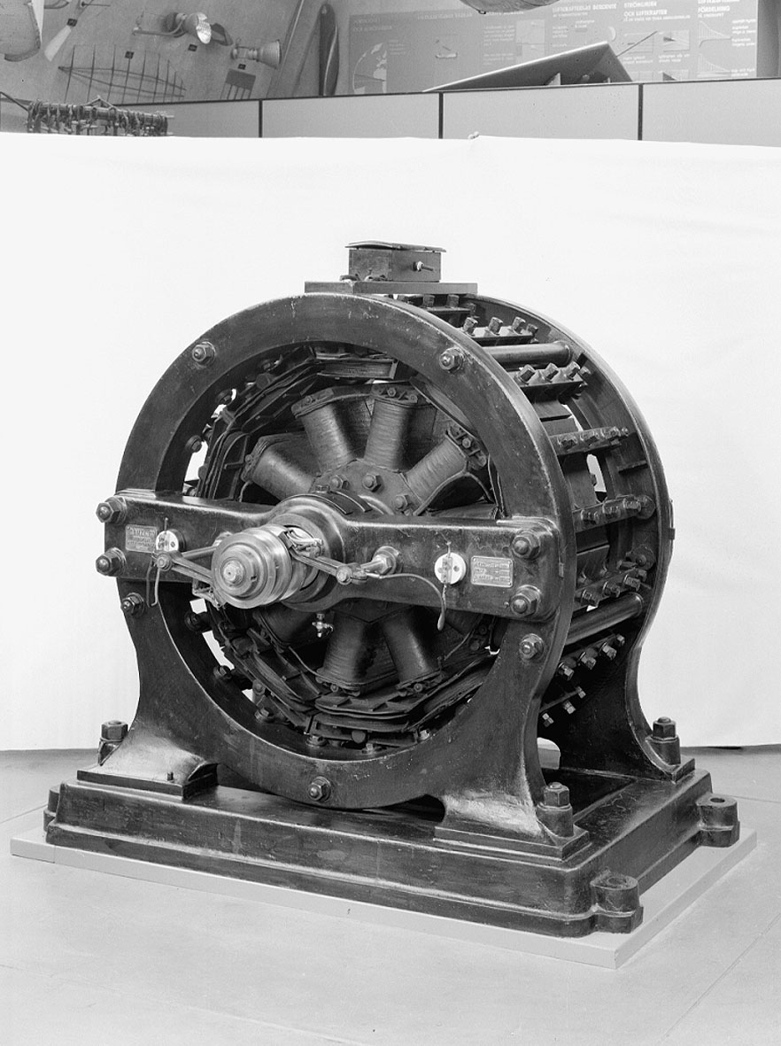 Enfas generator. Märkt: "Gantz & Co/Budapest/Patent Zipernowsky/N:o 2254". "Revol p.M = 500/Volts = 2000 Ampéres 25". På etiketten står: 2:S k-n 1883 ..... G.C 1891 utfört år 1891 av L&R för Gefle El-Bol.AB.