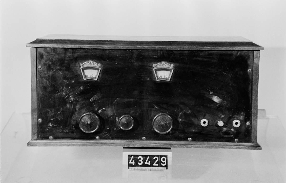 Radioapparat, batteridriven mottagare.