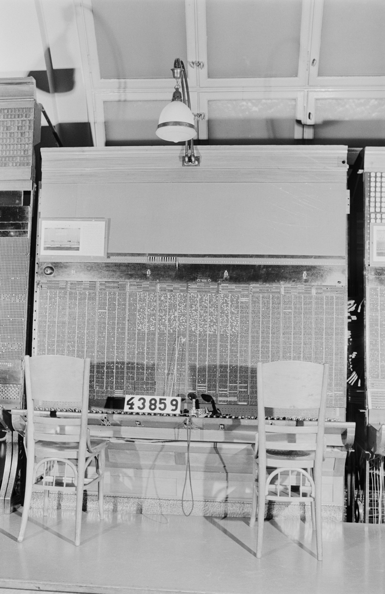 Telefonväxelbord, B-bord med tre expeditionsplatser. För CB-system, 30000 nr. med fördelningssystem.