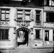 Skioptikonbild med motiv av Hotel du Bourgtheroule i Rouen.
Bilden har förvarats i kartong märkt: Resan 1908. Rouen 7. VI.. Text på bild: 