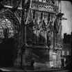 Skioptikonbild med motiv av Cathédrale Notre-Dame i Rouen.
Bilden har förvarats i kartong märkt: Resan 1908. Rouen 7. II. Text på bild: 