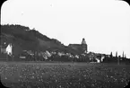 Skioptikonbild med motiv av Herrenberg med Stiftskirche Herrenberg.
Bilden har förvarats i kartong märkt: Resan 1908. Horb 3. Herrenberg 4. IX.