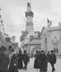 Skioptikonbild med motiv från Paris, världsutställning Exposition Universelle, 1900. Den tyska fyren, le Phare Allemand.
Bilden har förvarats i kartong märkt: ?