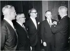 Falköpings Hantverks- och Industriförening 1969. 
Veterantecken utdelas av ordförande Konditoum. Göte Henriksson till chark. Harry Vallin, skorstensfejaren Gunnar Olsson, frisör Harry Nordgren.