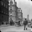 Skioptikonbild med motiv från Rue de Rivoli vid Hôtel de Ville, Paris.
Bilden har förvarats i kartong märkt: ?