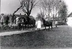 Korpagården i Karleby, Övra 17:4. Personer: Märta, Amandus, Emma, Erik o Karl, andra personer på fotot okända.