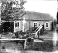 Skattes verksatd på Furåsen. Det var smedja och cykelverkstad. Adolf (Adel) och Georg Skatt.