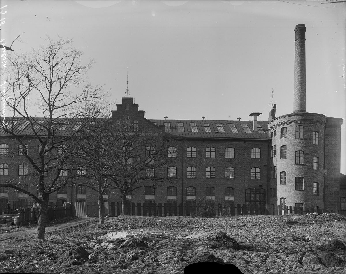 Verkstadsbild. AB A. Wiklunds Maskin & Velocipedfabrik. Wiklunds Automobil.
