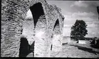 Klosterruinen vid Gudhems kyrka 12 augusti 1945.