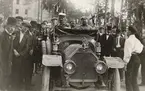 Biltävling. Motorklubbens sommartävling 1911. Pontus Lindström på 