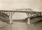 Nya klaffbron för stambanan över Södertälje kanal, färdig 1921.