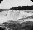 Skioptikonbild. Niagarfallen. I bakgrunden syns Niagara Suspension Bridge.