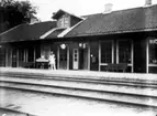 Floby järnvägsstation. Tågklareraren hette Elis Lundgren och var även fin fotbollsspelare i Floby IF. Arbetade här 1926-31-