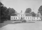 Överums Bruk, Norra Tjust. Disponentbostaden.
Med fotografiet erhöll fotografen 5:e pris i Svenska Turistföreningens Pristäflan 1902.