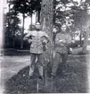 Gunnar Arvidsson till höger. Rekryt på Gotland 1921.