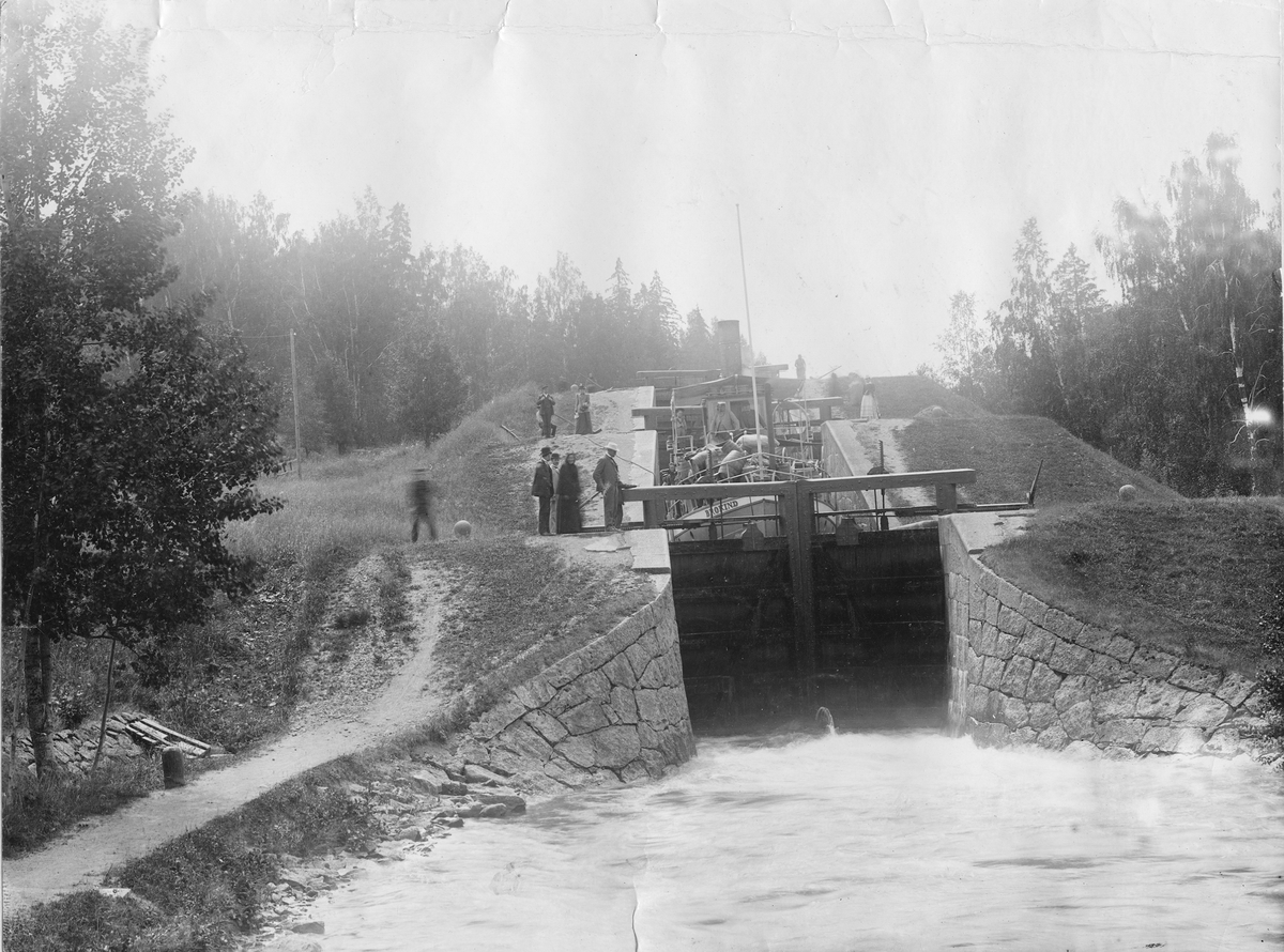 Passagerarfartyget Brokind. Kinda kanal. Hovetorps slussar, 1901. Bild från tidskriften Hemmets bildmaterial.