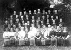 Konfirmation 1911. Rad 1 fr. v.: 1 Jenny Billman, 2 ?, 3 Ingeborg Gustavsson, 4 Josefina Levin, 5 Olga Lager, 6 Anna Kjellander, 7 Anna Olsson, 8 Gerda Johansson, 9 Hilfa Svensson, 10 ?, 11 ?, 12 Agnes Setterberg. Rad 2 : 1 John Ottosson, 2 Erik Söderkvist, 3 Sten Vallquist, 4 kyrkoherde Richard Vallquist, 5 Ingrid Vallquist, 6 ?, 7 ?, 8 Agnes Alf, 9 Hildur Persson, 10 Ester Svensson, Rad 3 : 1 ?, 2 ?, 3 Justus Andersson, 4 Aron Schön, 5 Sander Frisk, 6 ?, 7 ?,8 Maurits  Jonsson, 9 Erik Andersson, 10 Gustav Linderoth 11 Gunnar Norén. Rad 4 : 1 ? 2 Karl Persson, 3 Georg Andersson, 4 Hendur Ekblom, 5 Karl Gustavsson, 6 ?, 7 ?, 8 Hille Billman, 9 Erik Johansson (Öna), 10 Herman Hellström. Rad 5 : 1 Karl Johansson, 2 Gustav Karlsson, 3 Karl Johansson? (Öjebacken),4 Arvid Hjelm, 5 Erik Skog, 6 Bror Svensson, 7 Herbert Johansson, 8 ?, 9 ?.