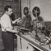 Ing. Werner Johansson vid försökssändningarna med television 1948