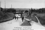 Viadukten vid Mössebergsgatan. Med på bilden är ett gammalt lok.