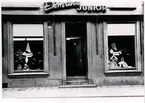 Ekmans junior. Storgatan 24-26.