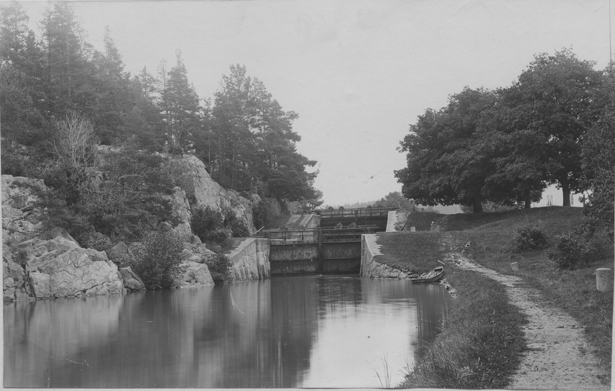 Säby slussar i Hjälmare kanal, 1910. Bild från tidskriften Hemmets bildmaterial.