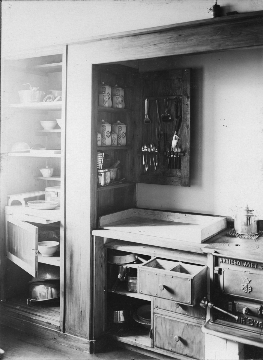 Bygge och Bo-utställningen på Liljevalchs 1922. Köksinteriör.
