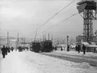 Stockholms första elektriska spårvagnar, vid Slussen 1901.