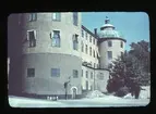 Skioptikonbild från Institutionen för fotografi vid Kungliga Tekniska Högskolan. Använd av professor Helmer Bäckström som föreläsningsmaterial. Bäckström var Sveriges första professor i fotografi vid Kungliga Tekniska Högskolan i Stockholm 1948-1958.
Exempelbild färglära.