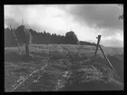 Skioptikonbild från Institutionen för fotografi vid Kungliga Tekniska Högskolan. Använd av professor Helmer Bäckström som föreläsningsmaterial. Bäckström var Sveriges första professor i fotografi vid Kungliga Tekniska Högskolan i Stockholm 1948-1958.
Bildexempel, 2 tagningar från nästan samma punkt. För exempel 1 se SKC6209.