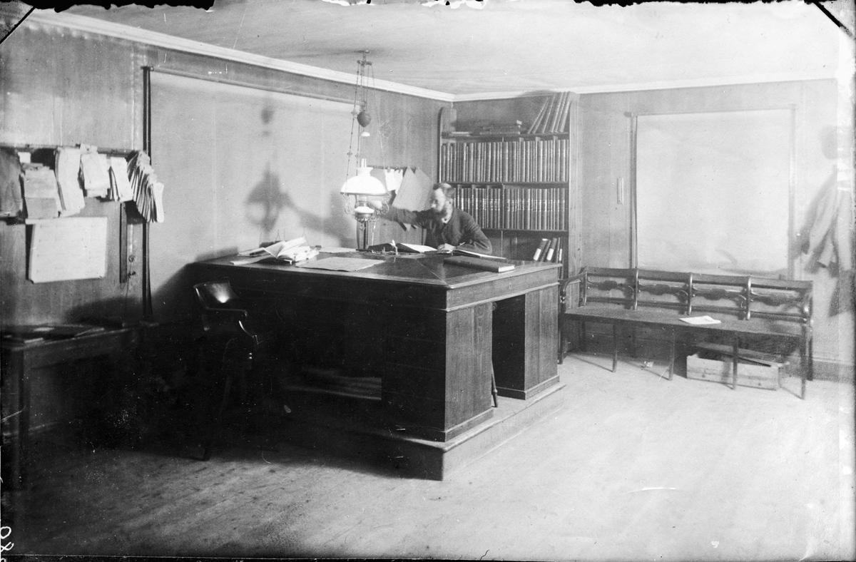Thorvald Gehrman (1855-1946) blev yrkesfotograf 1896, då hans fotograffirma etablerades. Han var främst verksam i Stockholm, Uppsala och Hedemora. Han dokumenterade landskapet Dalarna för Svenska Turistföreningen, STF. Han utnämndes 1910 till Kunglig hovfotograf.