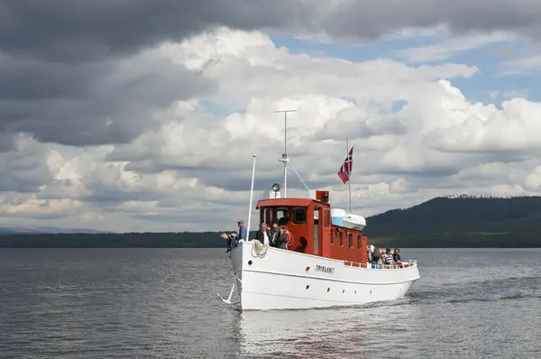 Slepebåten «Trysilknut» fotografert på Osensjøen.