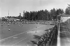 Sandvikens Järnverk (Sandvikens Jernverk). Fotbollsmatch mellan AIK Stockholm och Sandvikens IF hösten 1933.