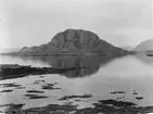 Sjangeli koppargruvor i Lappland. Berget Torghatten på ön Torget i Brønnøy kommun, Norge.