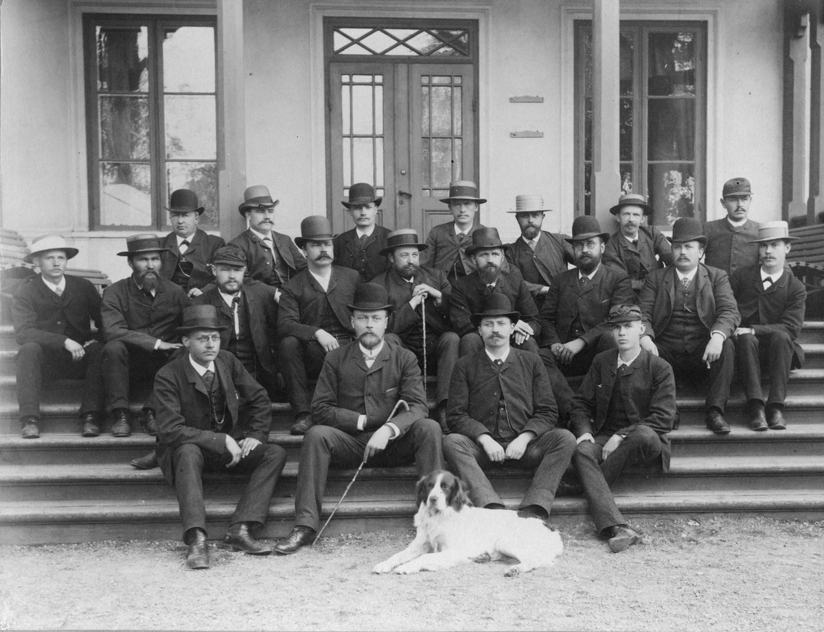Bergshistoriker, samlare, museivän och kulturmiljövårdare, förknippad med svenska industriminnesvårdens uppkomst och framväxt.
Carl Sahlin skänkte sina  bergshistoriska samlingar till Tekniska museet 1933.