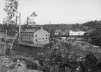 Munkfors Bruk i Värmland. Kallvalsverket med stora fallet i bakgrunden.