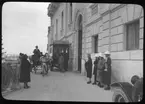 Skioptikonbild från institutionen för fotografi vid Kungliga Tekniska Högskolan. Bilden är troligen tagen av John Hertzberg under en resa i Europa. Hertzberg blev docent i fotografi 1921vid Kungliga Tekniska Högskolan i Stockholm. Hotel des Etrangers, Syrakusa i Itlaien.