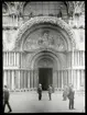 Skioptikonbild från institutionen för fotografi vid Kungliga Tekniska Högskolan. Motiv föreställande mittportalen till Markuskyrkan i Venedig (Basilica di San Marco). Bilden är troligen tagen av John Hertzberg under en resa i Europa.