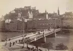 Ur album: Utländska Resan 1900 I. Vy över Salzburg med Stadtbrüggen och fästningen Festung Hohensalzburg.