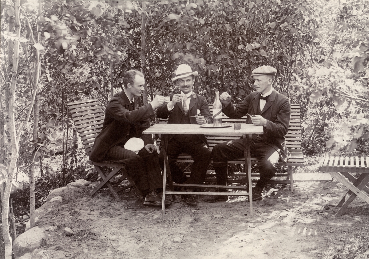 Bild ur fotoalbum tillhörande Ansgar Betulander. Bilderna i albumet återger vyer från hans hembygd Lima där fadern var kyrkoherde dels från olika arbetsplatser. Häri ingår även telegrafstationer A. Betulander kan ha varit inblandad.
