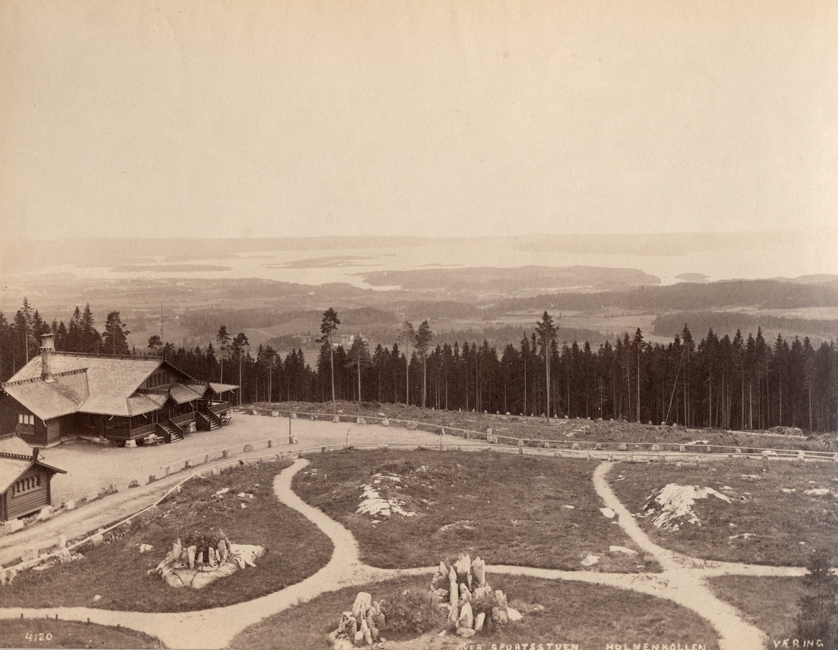 Bild ur fotoalbum tillhörande Ansgar Betulander. Övre sportstugan vid Holmenkollen, Norge.
