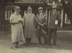 Carl Sahlins och Torsten Althins på besök vid Boxholms Bruk 1932. Från vänster, Carl Sahlin, Disponent Elis Wettergren, Ingenjör Erik Dahberg och Spikverkmästare Rupert Isaksson. Fotograf Torsten Althin.