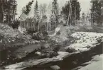 Billsjö järnbruk. Efter översvämningen 1 maj 1936. Den uttappade dammsjön.