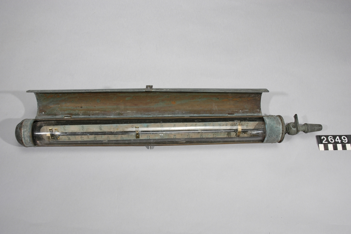 Hydrometer ? (Carl Daniel Ekman). Två parallella skalor graderade mellan 115 och 205 resp. mellan 50 och 15. (Skalorna har sitt maximala utslag vid 205 resp. 15).