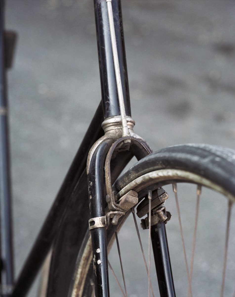 Herrcykel. Frinav (märkt:13317N), Bosch belysning. Registreringsskyllt med nr:36807. Gubbpinne vid baknavet (Sturmey-Archer nr 13317 N)